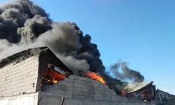 ugandada ev yangini 6 cocuk oldu qvsg