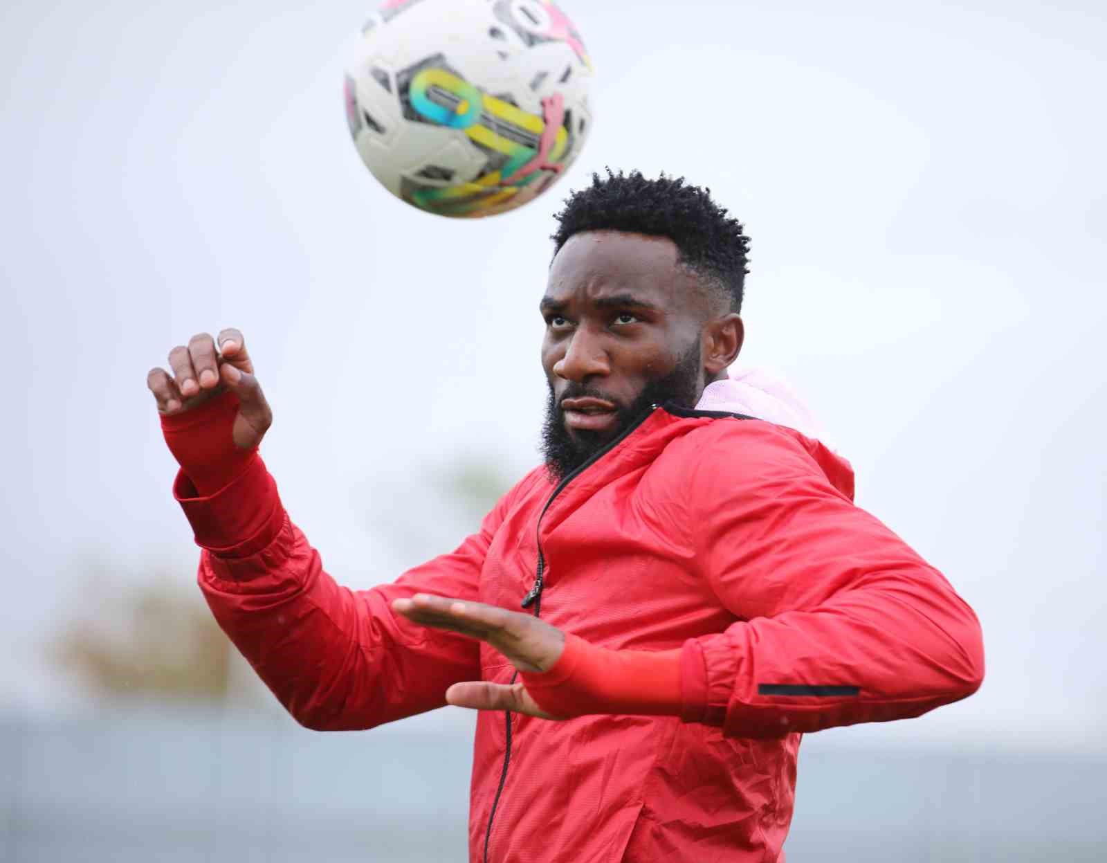 Aaron Appindangoye Sivasspor a veda etti