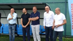 Abdullah Avci gelecegin futbol yildizlari ile bir araya geldi