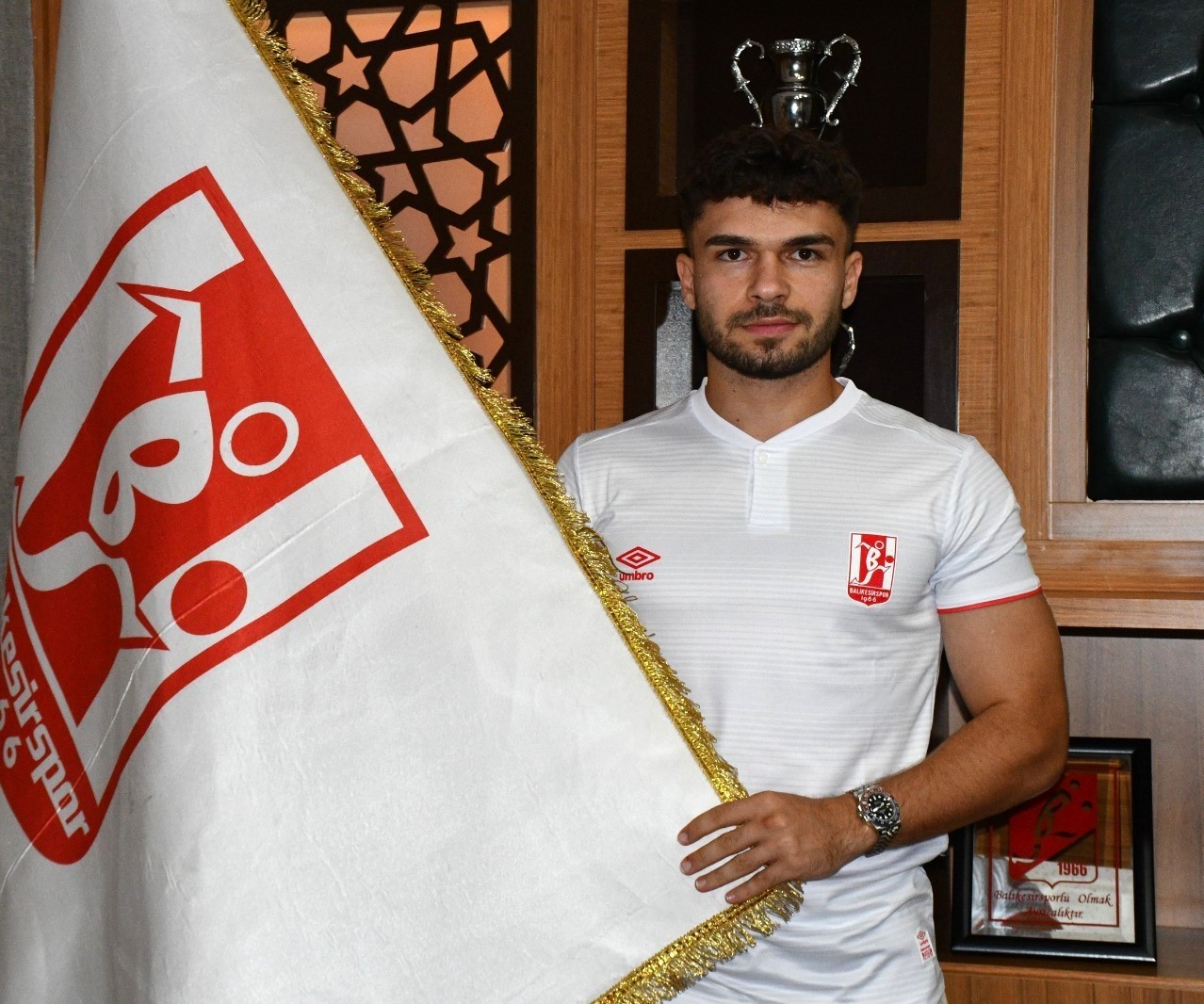 Balikesirspor Ahmet Gulay ve Huseyin Altintas ile sozlesme imzaladi