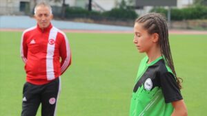 Boks milli takimi basantrenoru kizini sampiyonluga hazirliyor