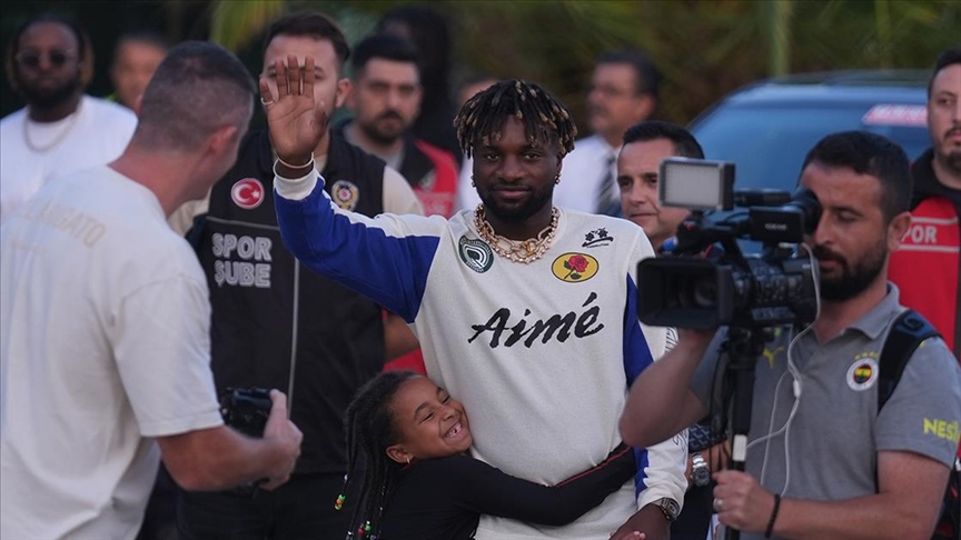 Fenerbahcenin transfer gorusmelerinde bulundugu Saint Maximin istanbul da