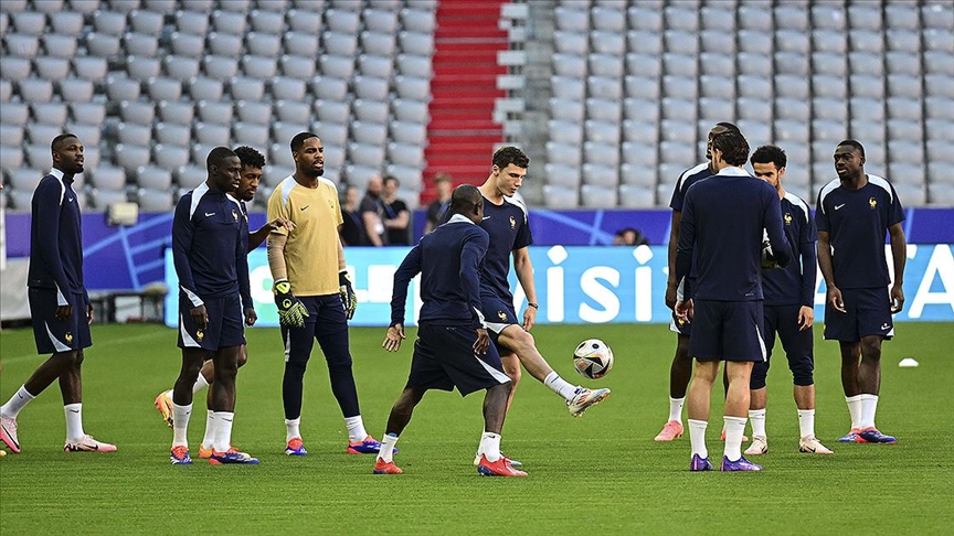 Fransa EURO 2024 yari finalindeki ispanya macinin hazirliklarini tamamladi