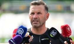 Galatasaray Teknik Direktoru Okan Buruk taraftarlara transferde Sabir cagrisi yapti