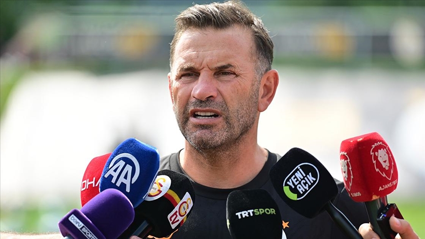 Galatasaray Teknik Direktoru Okan Buruk taraftarlara transferde Sabir cagrisi yapti