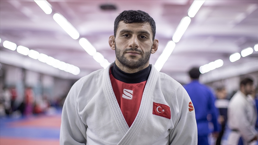 Judoda milli sporcu Vedat Albayrak Bahreynli Gerbekov u yenerek son 16 turuna yukseldi