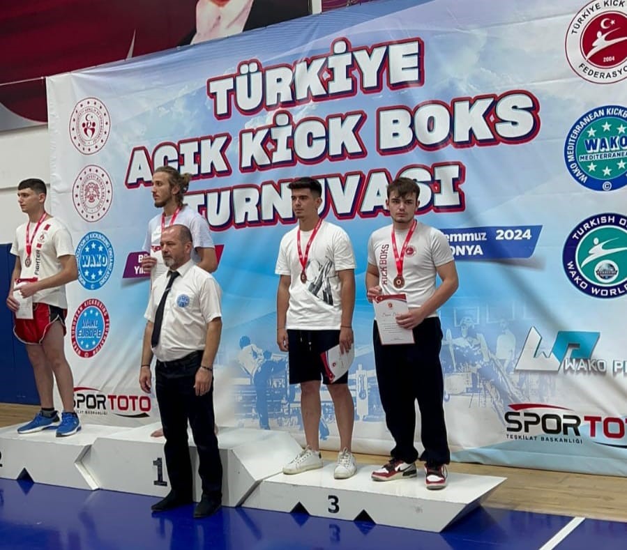 Kick Boks Turnuvasi na Sakaryali sporcular damga vurdu