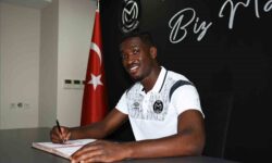 Manisa FK Wriedti kadrosuna katti