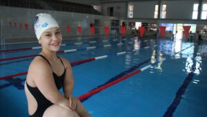 Rehabilitasyon icin basladigi yuzmede Paris Paralimpik Oyunlari na katilmaya hak kazandi