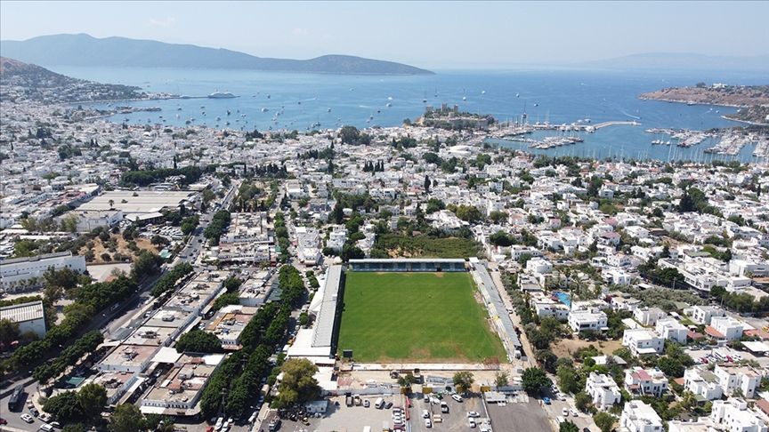 Super Lig maclarinin oynanacagi Bodrum ilce Stadi nda hazirliklar suruyor