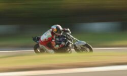 Turk motosikletciler hafta sonu ingiltere de piste cikacak