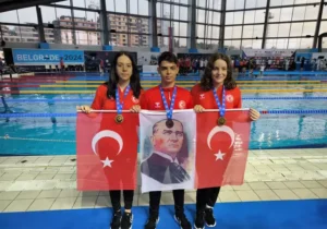 Turk yuzuculerden rekorlarla gelen sampiyonluklar