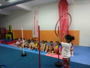 Ulali cocuklar 30 kilometreden spor yapmaya geliyor