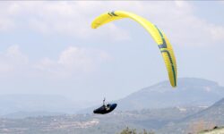 Yamac Parasutu Milli Takimi nin genc sporcusu uluslararasi basari icin calisiyor