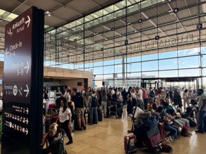 Yazilim sorunu nedeniyle dunya capinda ucus iptali 4 kattan fazla artti