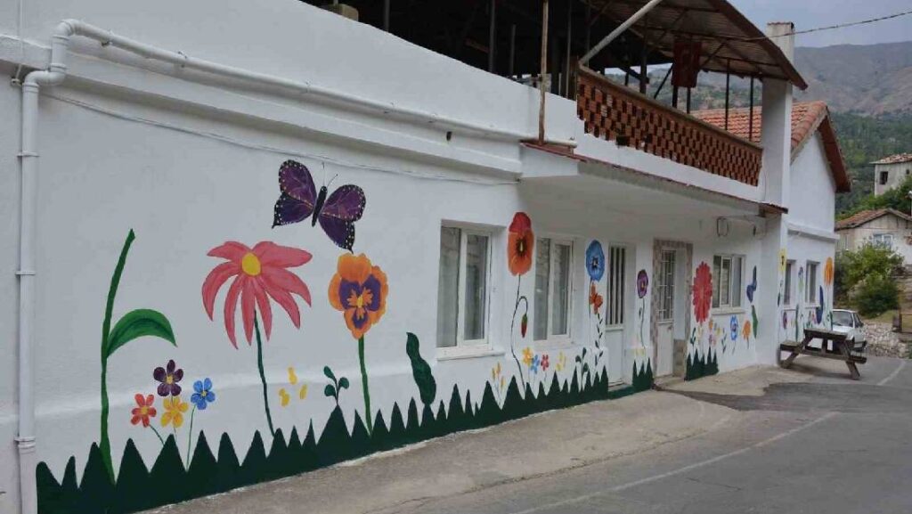 babadag sokaklari cicek acti