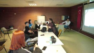 busmek ogrencilerinden radyo tiyatrosu