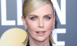 charlize theron 2019 golden globe awards red carpet 11 e1721123791207
