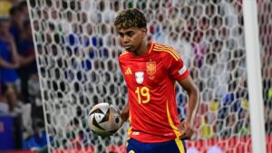 ispanyol futbolcu Yamal Avrupa sampiyonasi tarihinin en genc golcusu oldu