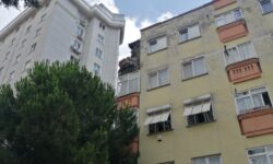 kartalda bina balkon