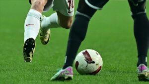 uc buyuklerde forma giyen futbolcularin is yuku dunya uzerinde