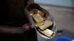 uganda dusuk doviz rezervleri desteklemek icin yerel altin satin aliyor