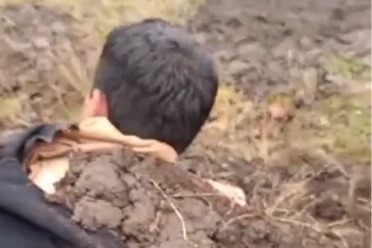 yildirimin carptigi cocuklarini topraga gomerek kurtardilar 1720160185 229 large