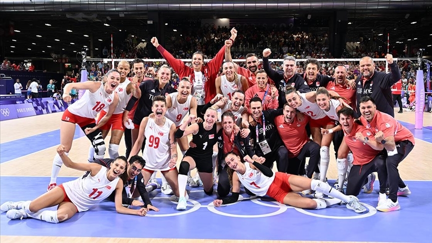 A Milli Kadin Voleybol Takimi olimpiyat oyunlarinda ilk kez yari finale yukseldi