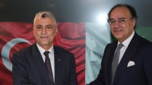 Bakan Bolat Pakistan Gelir ve Maliye Bakani Aurangzeb ile gorustu