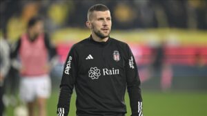 Besiktas Ante Rebic le yollarini ayirdi