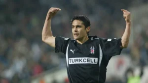 Besiktas ta yildizi parlamis olan afrikali futbolcu Ahmed Hassan kimdir