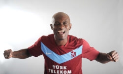 Bircok kulupte oynamis Fildisi Sahilin den gelen eski defans futbolcusu Didier Zokora