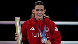 Boksta kadinlar 54 kilo finalinde Hatice Akbas gumus madalya kazandi