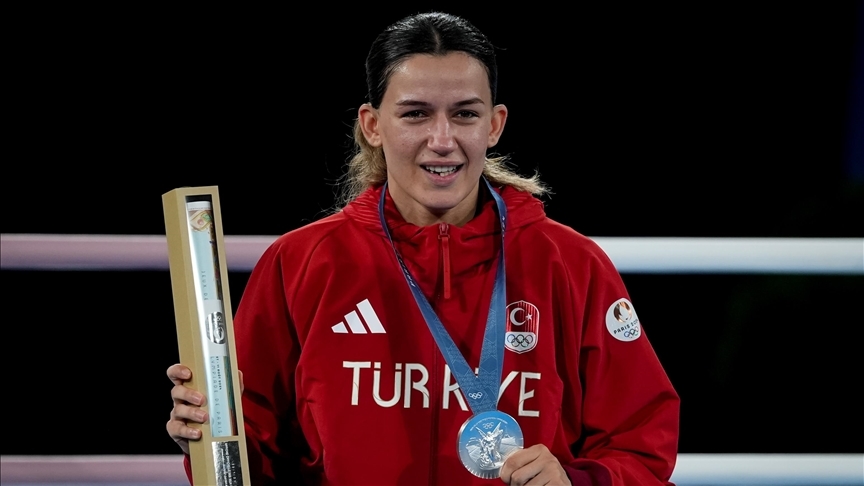 Boksta kadinlar 54 kilo finalinde Hatice Akbas gumus madalya kazandi