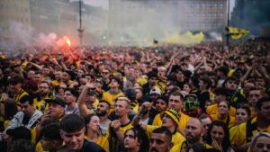 Borussia Dortmund taraftarlari silah ureticisi sirketle yapilan anlasmayi protesto edecek