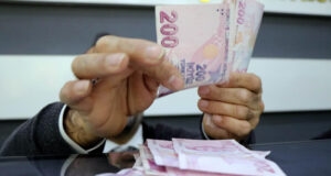 En dusuk emekli ayliginin fark odemesi hesaplara yatmaya basladi