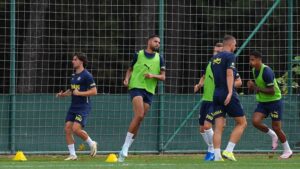 Fenerbahce ligin ilk hatasinda yarin Adana Demirspor u konuk edecek