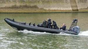 Fransa nin Sen Nehri ndeki triatlon antrenmani kirlilik nedeniyle iptal edildi