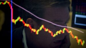 Getiri egrisi hizli faiz indirimi tartismasini alevlendirdi