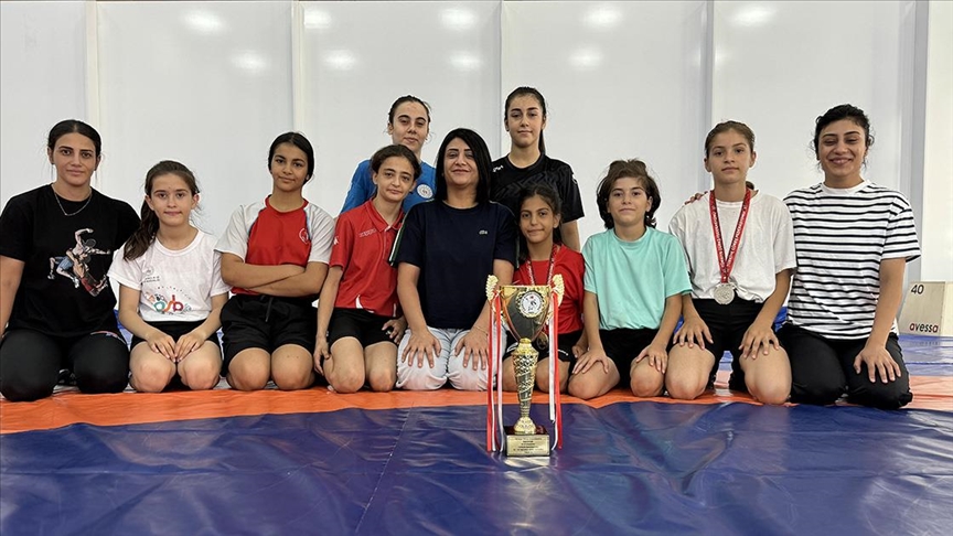 Gureste madalya kazanan Siirtli kizlar yeni basarilar icin ter dokuyor