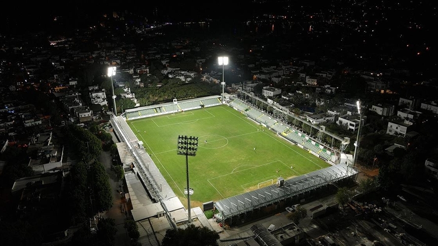 Isiklandirilan Bodrum ilce Stadi nda aydinlatma denemeleri yapildi