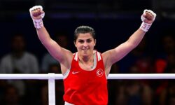 Milli boksor Busenaz Surmeneli ceyrek finale yukseldi