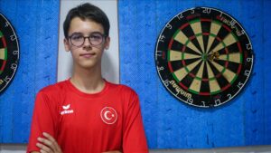 Milli dartci Toprak Avrupa arenasinda buyuklerde hedefi 12 den vurmayi hedefliyor