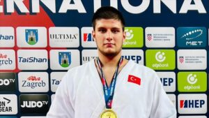 Milli sporcu ibrahim Tataroglu Paris te son 16 turuna yukseldii