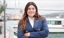 Milli yelkenci Derin Atakan olimpiyat mucadelesine devam ediyorv