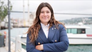 Milli yelkenci Derin Atakan olimpiyat mucadelesine devam ediyorv