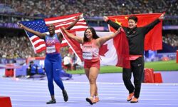Olimpiyat Oyunlari nda atletizm kadinlar cekic atma ve erkekler uzun atlamada madalyalar sahiplerini buldu