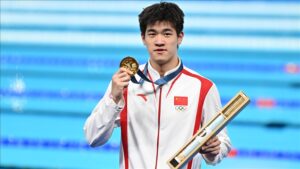 cinli Zhanle Pan Olimpiyat Oyunlari nda 100 metre serbestte dunya rekoru kirarak altin madalya kazandi