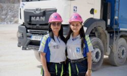 damperli kamyon soforu iki kadin