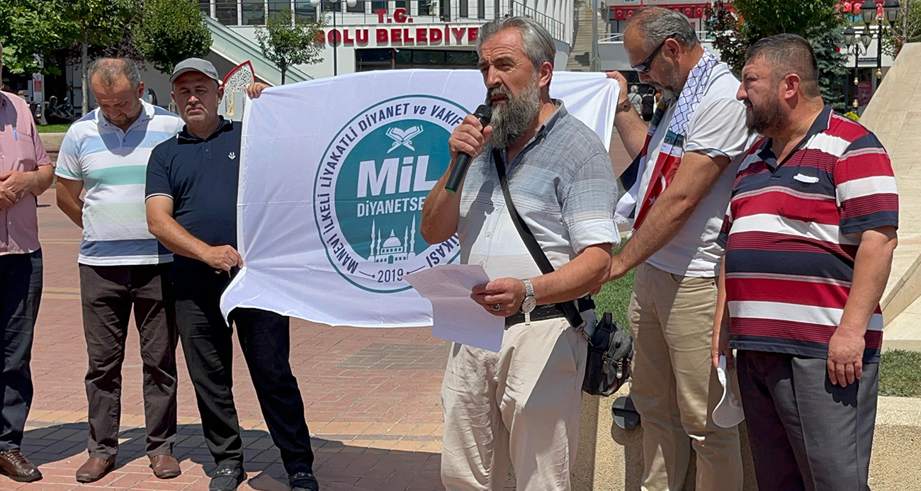 din gorevlileri protesto